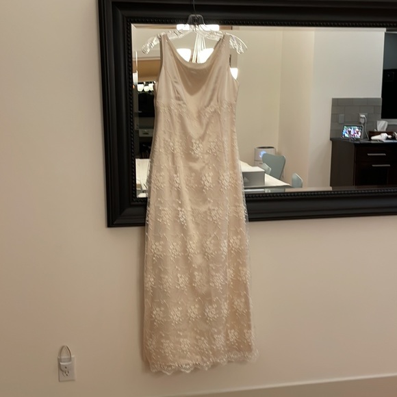 Designer classic wedding dress - Picture 2 of 4